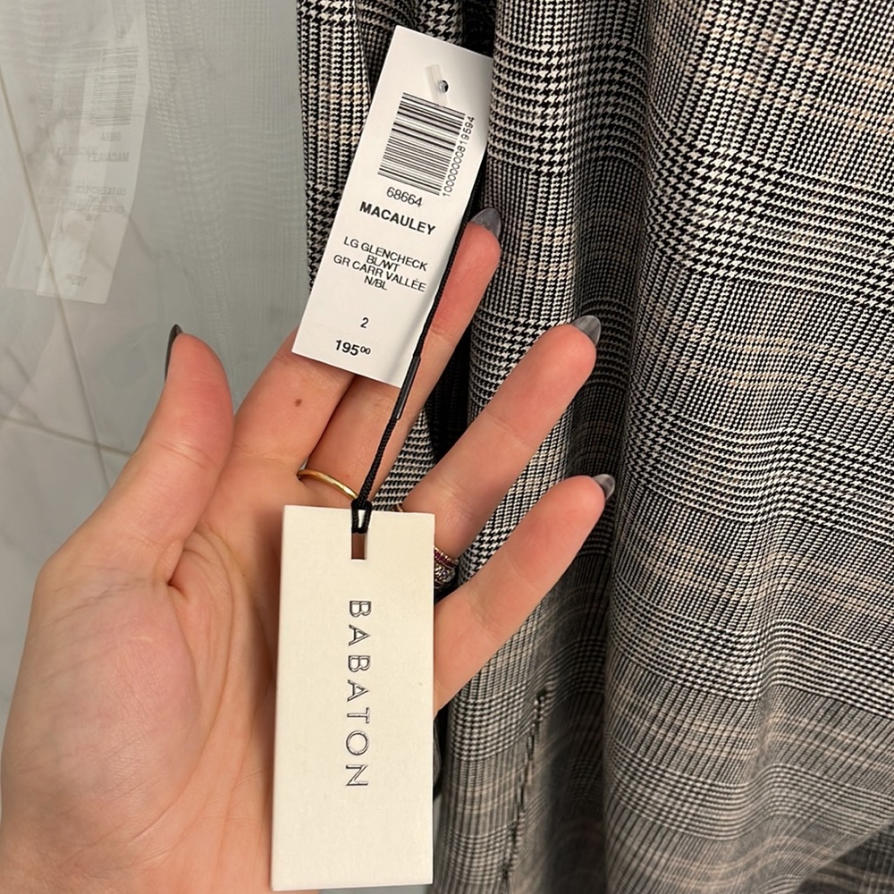 Aritzia Babaton Ruched sleeve blazer - size 2 - Picture 5 of 5